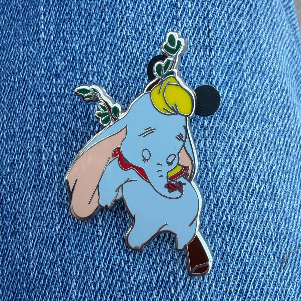 Disney Dumbo Enamel Pin - Picture 1 of 3